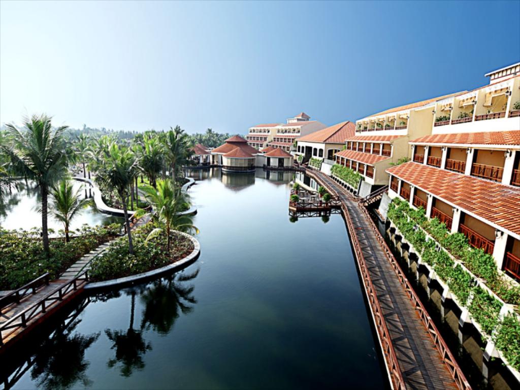 Bonjour Bonheur Ocean Spray, Pondicherry image